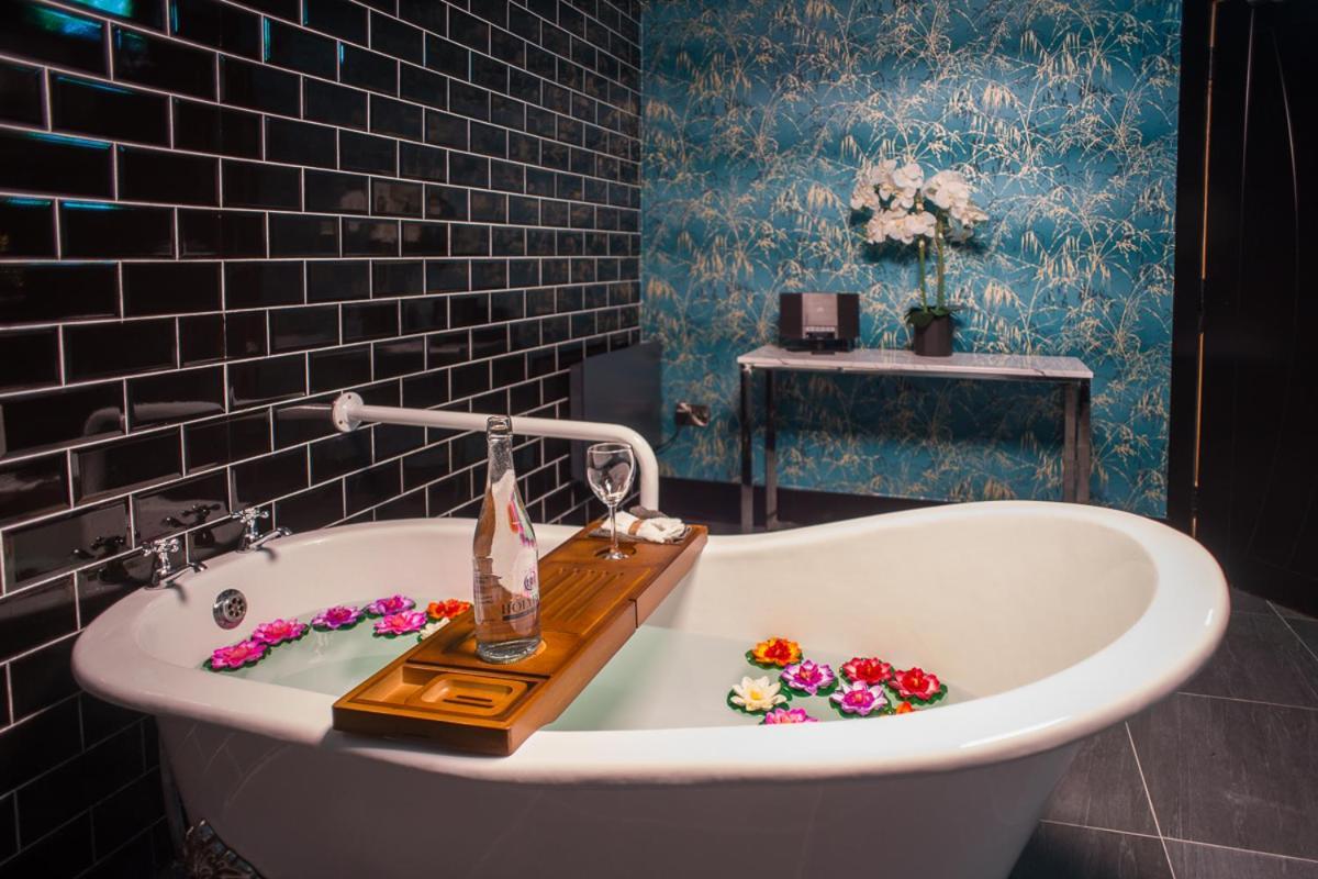 בונדוראן Holyrood Hotel - Leisure Centre & The Spa At Orchids מראה חיצוני תמונה