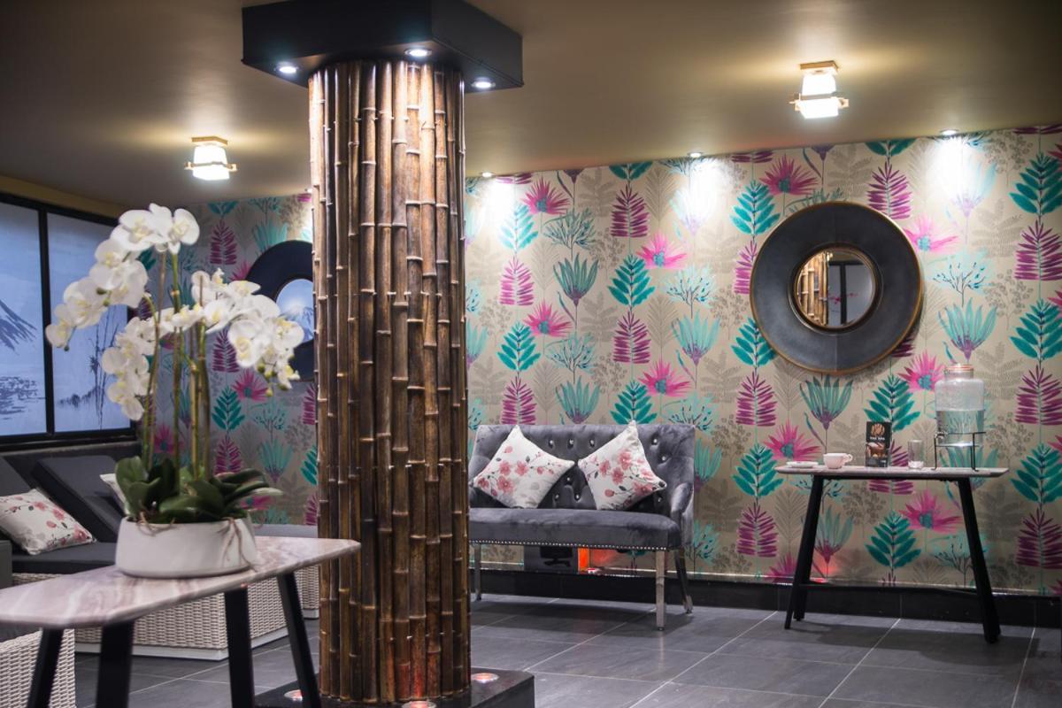 בונדוראן Holyrood Hotel - Leisure Centre & The Spa At Orchids מראה חיצוני תמונה