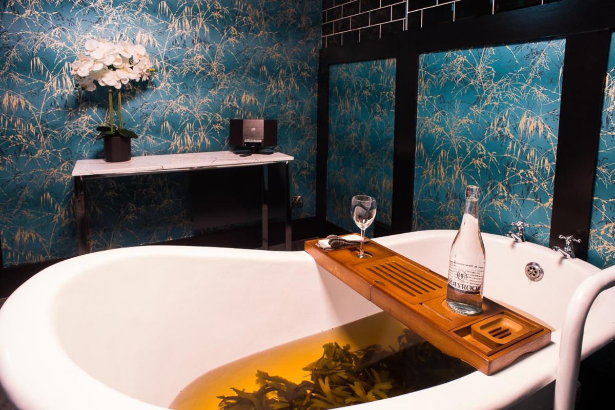 בונדוראן Holyrood Hotel - Leisure Centre & The Spa At Orchids מראה חיצוני תמונה