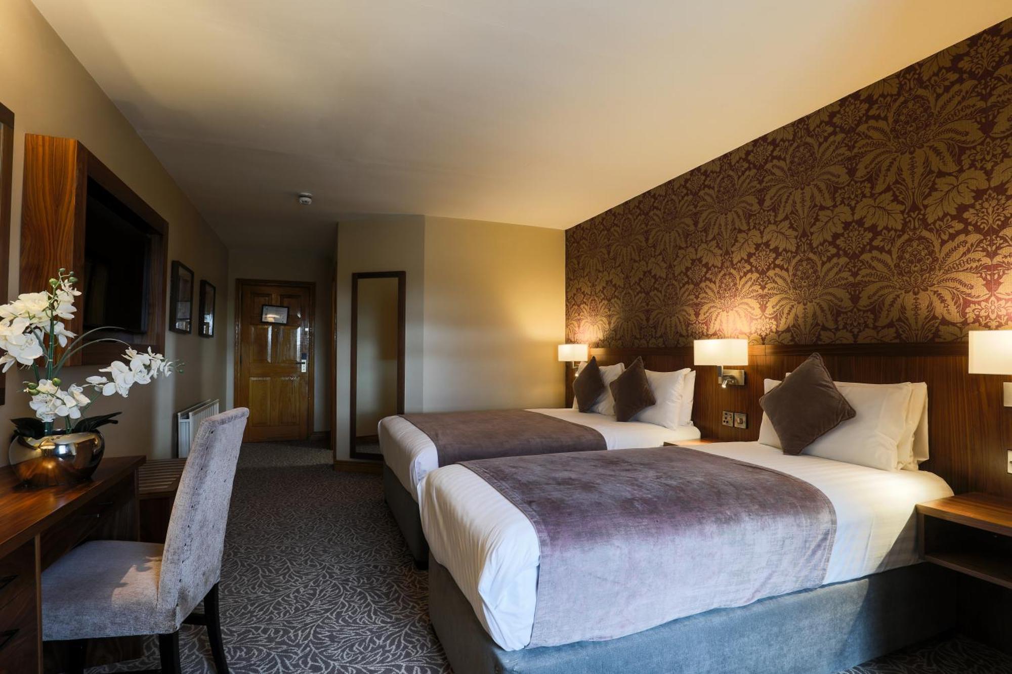 בונדוראן Holyrood Hotel - Leisure Centre & The Spa At Orchids מראה חיצוני תמונה
