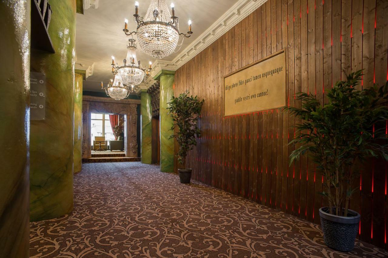 בונדוראן Holyrood Hotel - Leisure Centre & The Spa At Orchids מראה חיצוני תמונה